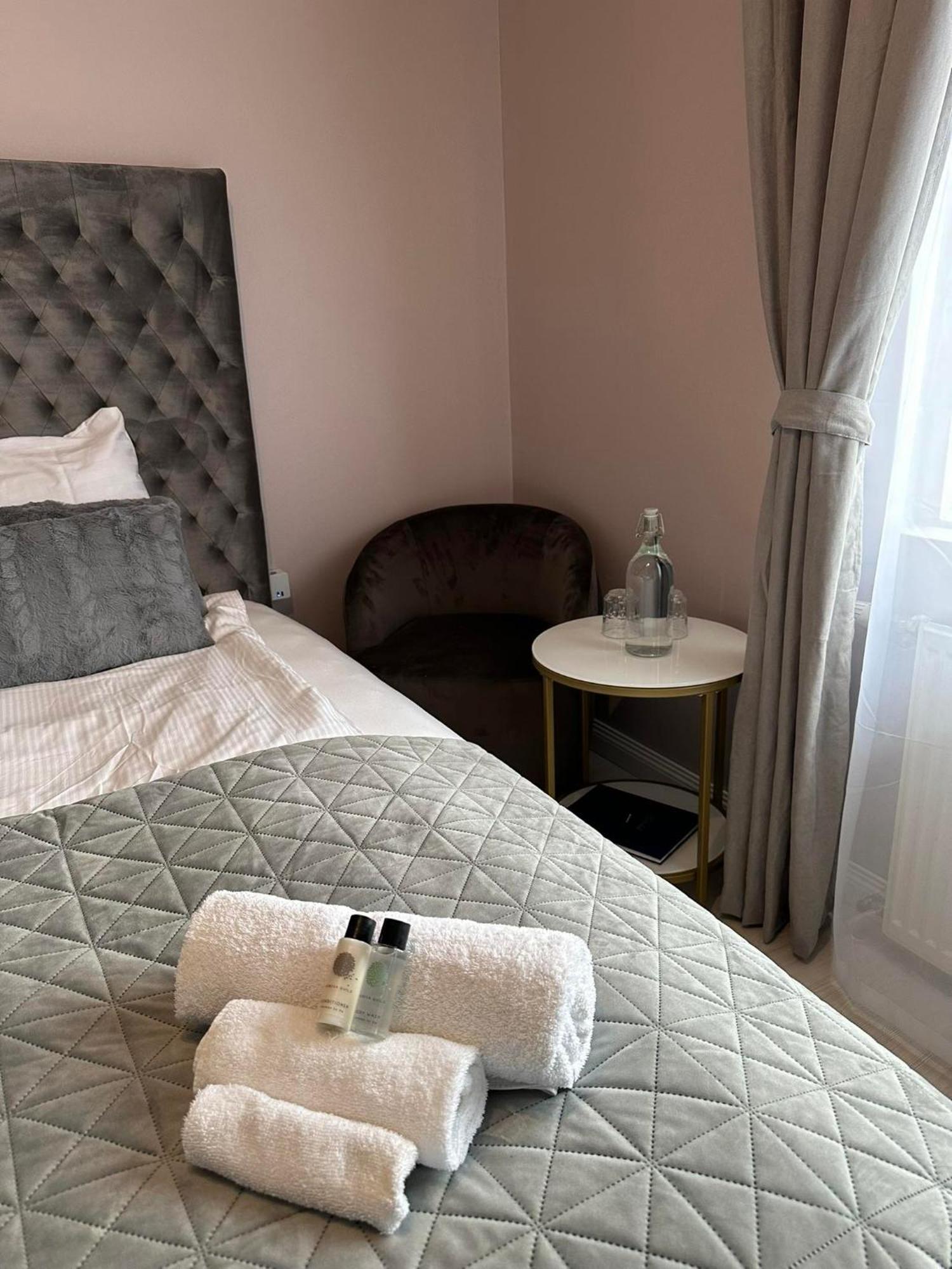 Grindavík R&J Guesthouse Room מראה חיצוני תמונה